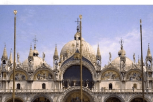 中世纪教堂建筑的风格与演变：大教堂、修道院和教堂建筑群_世界古代史 菊江历史网