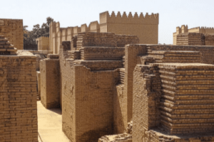 在古巴比伦社会中，下层奴隶处于社会阶级结构的最底层吗？_世界古代史 菊江历史网