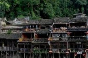 苗族建筑文化，苗族特有的“吊脚楼”有啥特点_民俗文化 菊江历史网