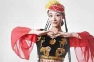 维吾尔族服饰，维吾尔族服饰的特色是什么_民俗文化 菊江历史网