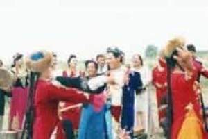 维吾尔族舞蹈，维吾尔族的“多朗舞”是咋来的_民俗文化 菊江历史网