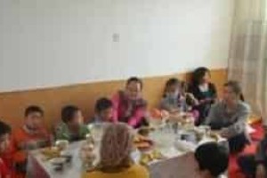 维吾尔族礼节，维吾尔族有着怎样的待客之道_民俗文化 菊江历史网