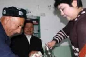 维吾尔族家庭成员礼节是啥民族礼仪简介_民俗文化 菊江历史网