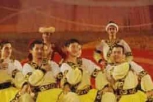 维吾尔族舞蹈，维吾尔族传统的“赛乃姆舞蹈”_民俗文化 菊江历史网