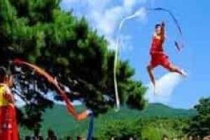 为何说朝鲜跳板是朝鲜族最有趣的体育竞技_民俗文化 菊江历史网