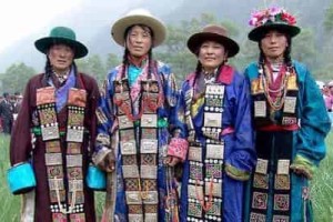 藏族服饰，藏族服饰有哪些特点_民俗文化 菊江历史网