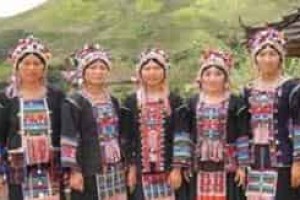 哈尼族人习惯传啥样的衣服，有啥民族风格_民俗文化 菊江历史网