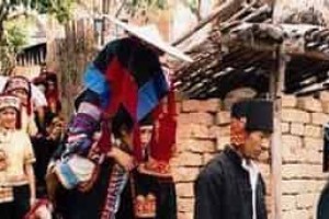 哈尼族婚俗简介，新娘怎样做才有好日子过_民俗文化 菊江历史网