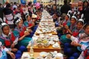 哈尼族长街宴啥怎样的，长街宴究竟有多长_民俗文化 菊江历史网