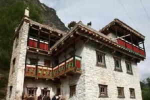 藏族居民建筑有什么独特，民居装饰有什么特点_民俗文化 菊江历史网