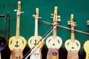 哈萨克族的传统乐器都是怎么演奏的 菊江历史网