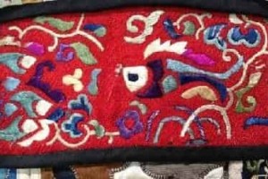 布依族服饰，背带为什么是布依最纯美的绣品 菊江历史网