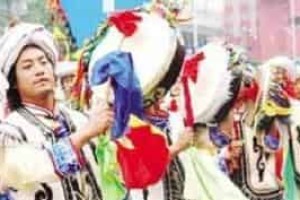 羌族羊皮鼓舞都需要怎样的道具和装束 菊江历史网