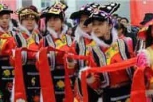 羌族羌红与藏族的哈达有什么异同 菊江历史网