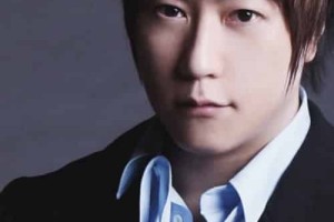 阿信【原名陈信宏，摇滚乐团五月天的主唱,中国台湾

男歌手、演员、作家、词曲创作人,】 – 人物百科