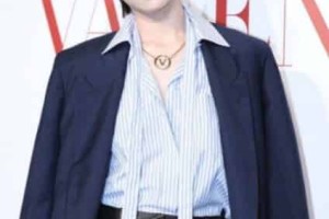 陆柯燃【原名陆婕，中国内地女歌手，女子演唱组合FANXY RED队长】 – 人物百科