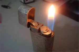 打火机是谁发明的（英国演员丹儿希，以甲烷为燃料）_世界近代史 菊江历史网