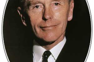 亚历克·道格拉斯·霍姆【第45任英国首相，最后一位由英国君主指定委任的首相】 – 人物百科