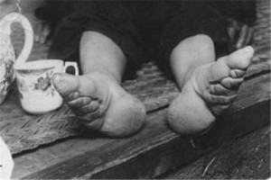 女人裹脚什么时候废除的？（中华民国成立后彻底废除）_民国历史 菊江历史网
