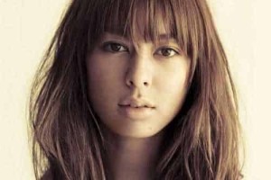 MICHI【本名是Michiko Sellars，日英混血的女歌手】 – 人物百科