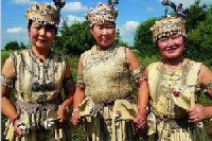 赫哲族的服饰主要特征是什么？赫哲族服饰的特色_民俗文化 菊江历史网