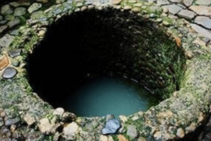 中国寓言故事之狂泉，这篇寓言揭露了什么道理_民俗文化 菊江历史网