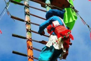 上刀山,下火海，刀杆节最为惊心动魄的环节_民俗文化 菊江历史网