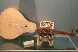 考姆兹有什么演奏技巧，这种乐器流传着哪些乐曲_民俗文化 菊江历史网