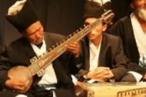 乌孜别克热瓦普的形状结构是怎样的，有何特点_民俗文化 菊江历史网