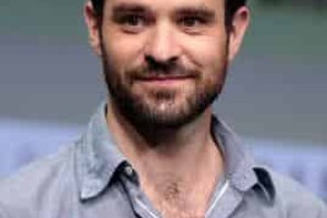 查理·考克斯【英国男演员】 – 人物百科