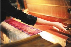 传统桑蚕丝织技艺有什么过程？_民间艺术 菊江历史网