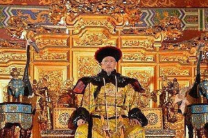 乾隆主动退位给嘉庆 两人是怎么做到表面上的和睦的_清朝历史 菊江历史网
