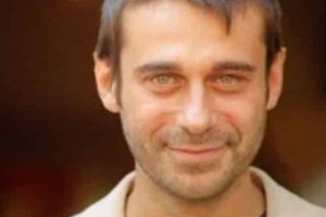 詹迪·莫拉【演员、编剧、导演、制片人】 – 人物百科