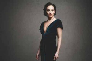 劳拉·普沃【英国影视女演员】 – 人物百科