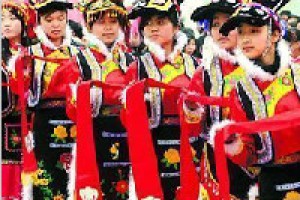 羌族羌红与藏族的哈达有什么异同？羌族羌红与藏族的哈达特点简介_民俗文化 菊江历史网