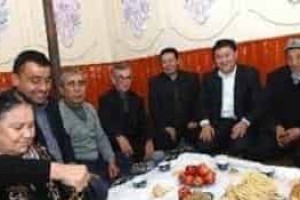 去维吾尔族家庭做客都需要注意些什么呢_民俗文化 菊江历史网