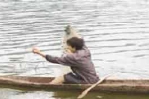 黎族人是怎样用传统工具捕鱼的 菊江历史网